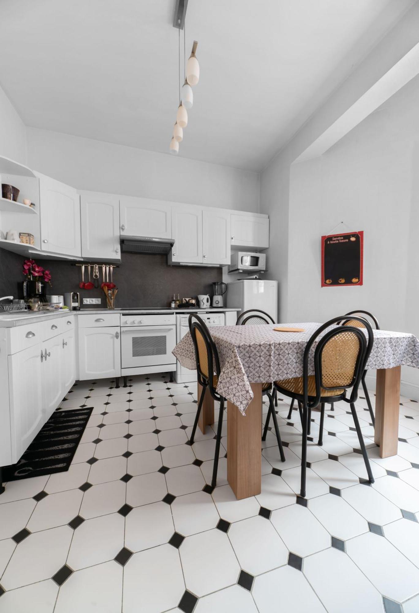 Le Lasteyras - Appartement Charmant En Centre Ville 비시 외부 사진