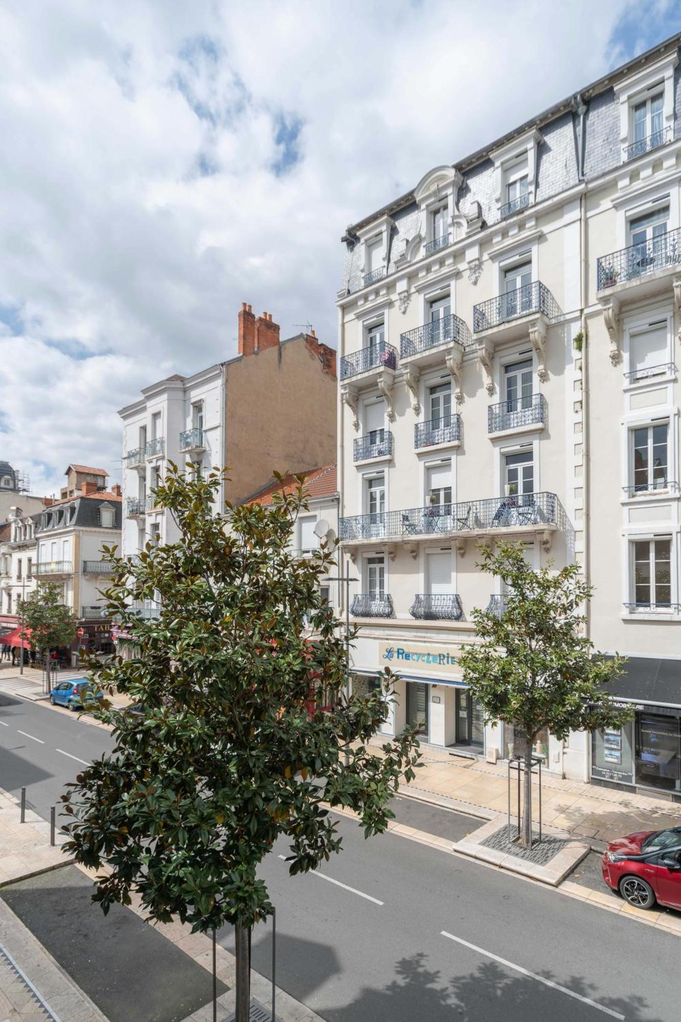 Le Lasteyras - Appartement Charmant En Centre Ville 비시 외부 사진